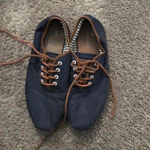 Men’s Toms 11.5 Leather Lace up